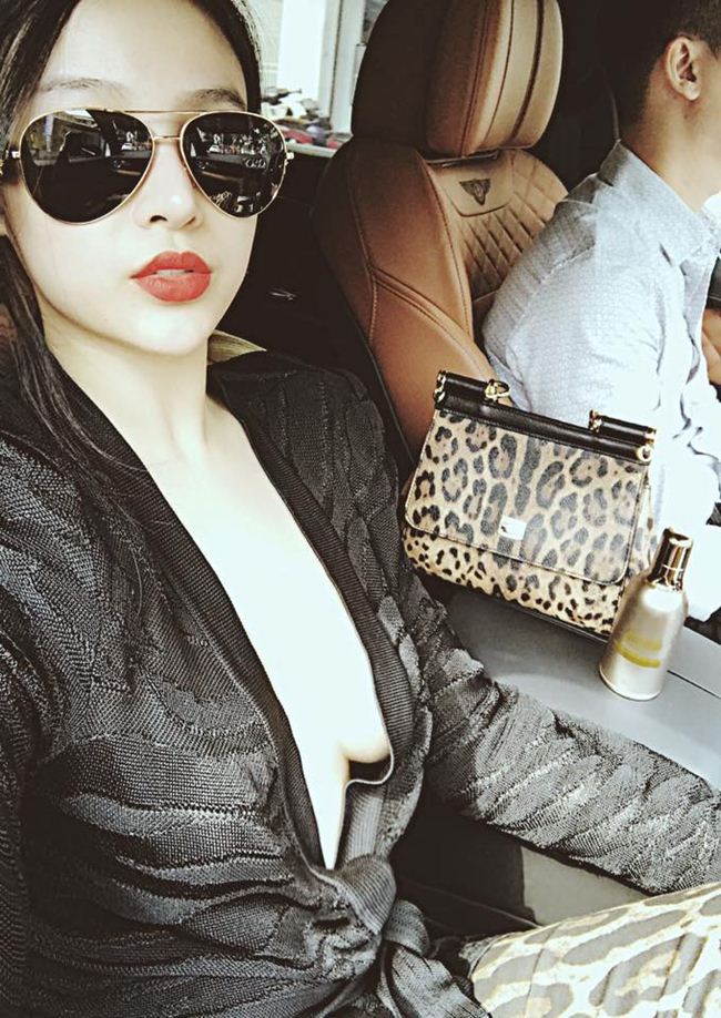 Là mẹ 2 con: Vợ Tuấn Hưng, Huyền Baby vẫn mê váy áo không nội y-10