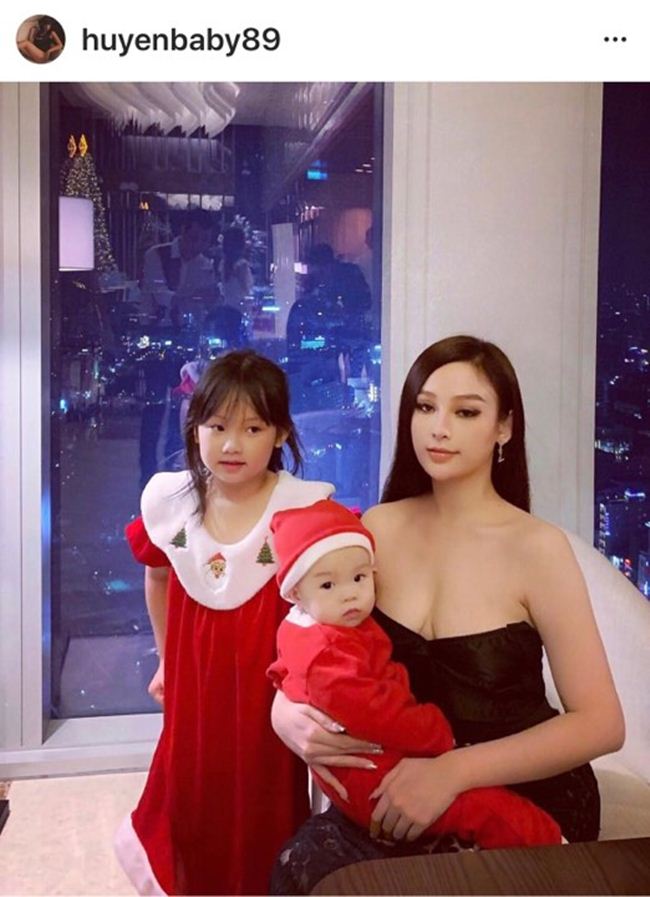 Là mẹ 2 con: Vợ Tuấn Hưng, Huyền Baby vẫn mê váy áo không nội y-12