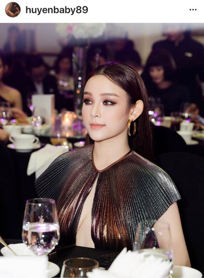 Là mẹ 2 con: Vợ Tuấn Hưng, Huyền Baby vẫn mê váy áo không nội y-18