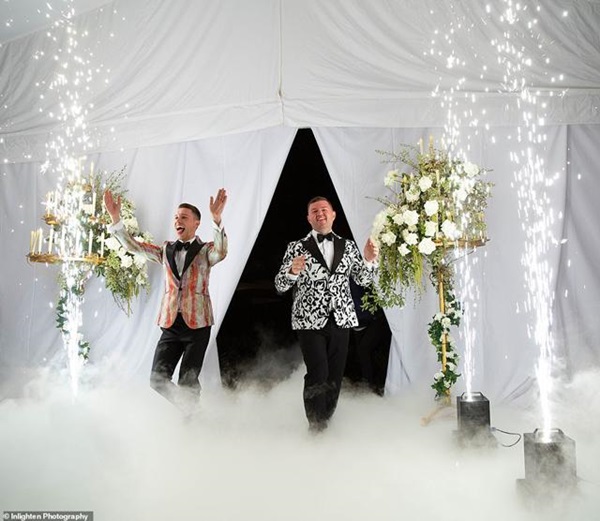 Siêu đám cưới 23 tỷ toàn kim cương và pha lê, danh tính cô dâu chú rể càng bất ngờ-12