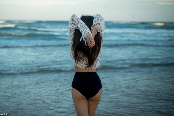 Tiêu Châu Như Quỳnh rắc thính với loạt hình táo bạo trong ngày Cá tháng 4-1