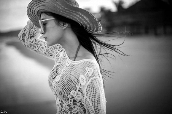 Tiêu Châu Như Quỳnh rắc thính với loạt hình táo bạo trong ngày Cá tháng 4-5