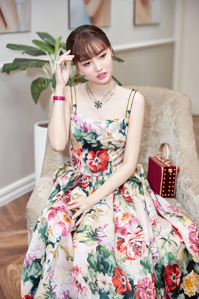 Mỹ nữ Vũng Tàu đi xe 70 tỷ được đại gia tặng liên tiếp 6 tỷ đồng tiền đồ hiệu-1