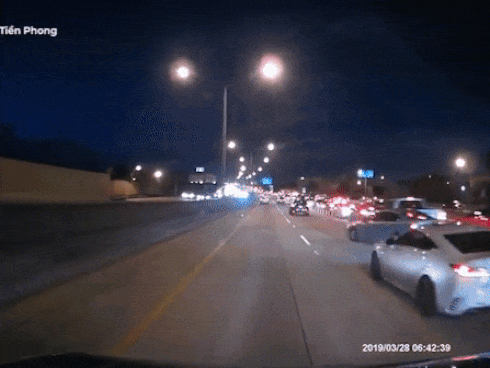 Ô tô chuyển làn đột ngột gây tai nạn liên hoàn