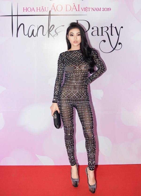 Phượng Chanel mặc quần đùi dự sự kiện - Diva Hồng Nhung rườm rà vì chiếc đầm khủng-5