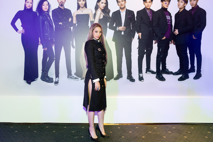 Phượng Chanel mặc quần đùi dự sự kiện - Diva Hồng Nhung rườm rà vì chiếc đầm khủng-7