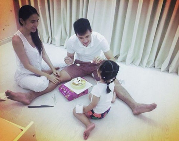 Bị mắng làm màu, chiêu trò khi giấu mặt con gái, Thủy Tiên - Công Vinh và đây là lý do-2