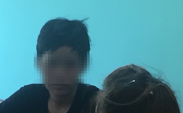 Con gái lạnh lùng dùng dao đâm chết mẹ ruột-1