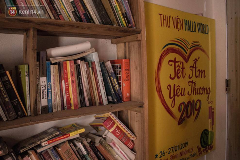 Chuyện về người thầy liệt tay chân, viết chữ bằng miệng vẫn dạy học cho trẻ em nghèo: Tôi không đi chữa bệnh vì có xu nào dành hết cho con ăn học-10