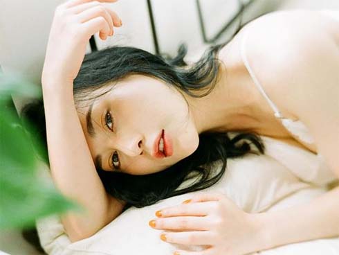 Phương Oanh Quỳnh Búp Bê thiêu đốt mọi ánh nhìn với vòng 3 quả táo sexy không kém Angela Phương Trinh-10