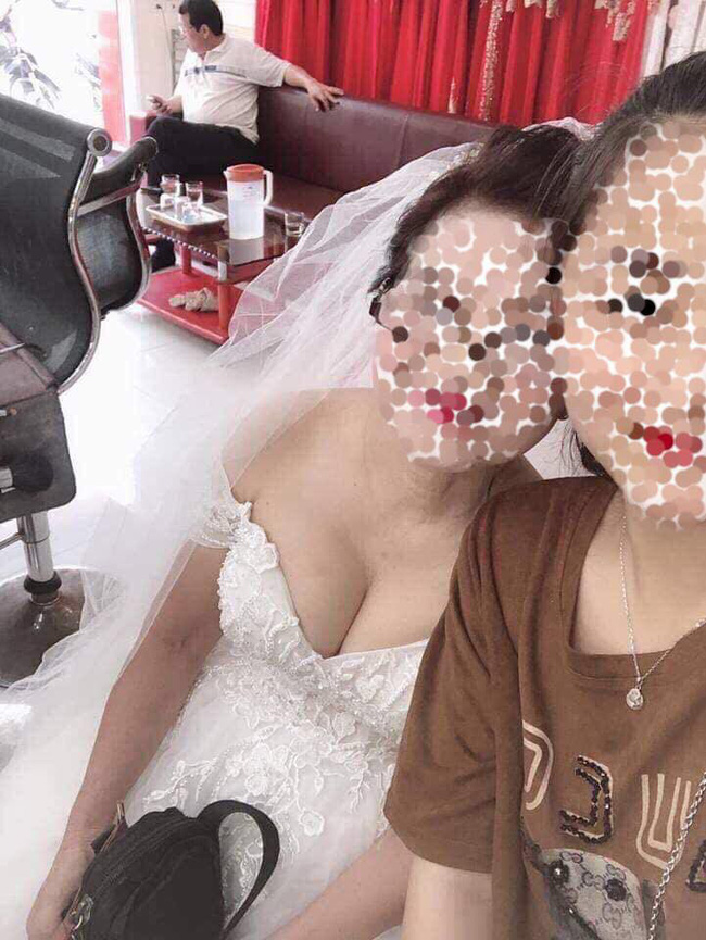 Cô dâu cao tuổi mặc váy cưới đi tìm hạnh phúc muộn khiến dân mạng xôn xao, nhưng đa phần mải soi vòng 1-4