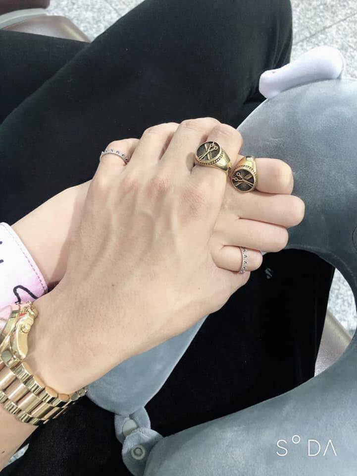 Bình An và bạn gái Á hậu Phương Nga du lịch nước ngoài, đeo nhẫn đôi-2