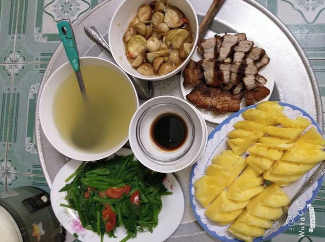 Bị chê điêu khi khoe mâm cơm 45k cho 4 người, mẹ trẻ bóc giá từng món khiến dân tình xin địa chỉ vì quá rẻ-1