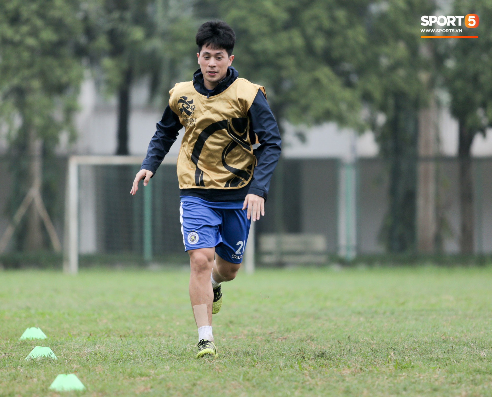 Đình Trọng xâu kim ghi bàn đẳng cấp, cười ngặt nghẽo khi lừa được đàn anh Minh Long-1