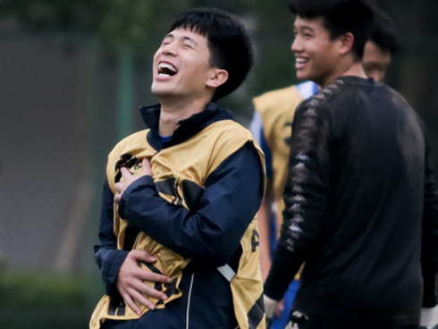 Đăng ảnh chơi khuya cùng người lạ, Đình Trọng liên tục bị fan trách vì không đến ủng hộ quán cafe mới của Tư Dũng-6