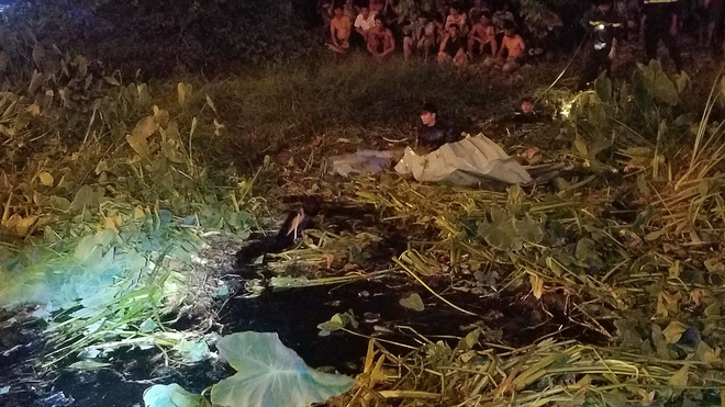 Ly kỳ nghi can cướp tiệm vàng bị bắt sau khi núp dưới kênh trốn suốt 10 giờ ở Sài Gòn-4