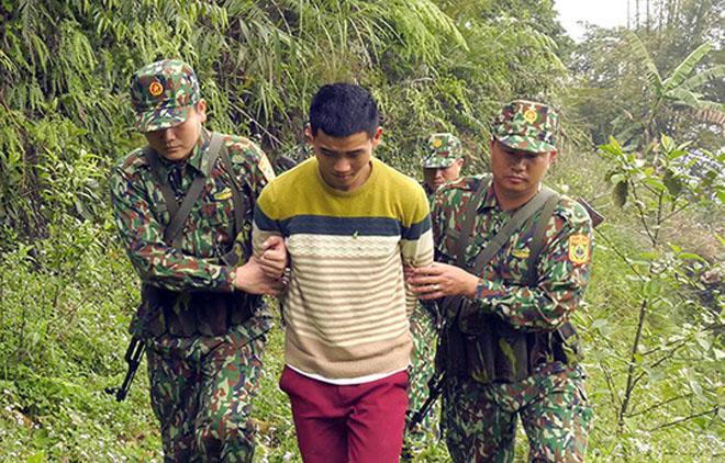 Tiếng kêu thất thanh của cô gái ven đường và bí mật động trời phía sau-2