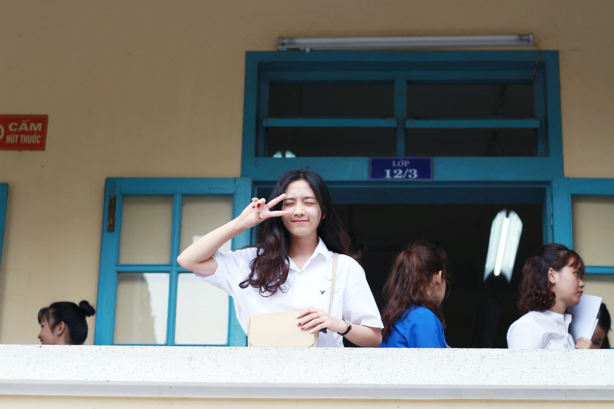 Đi tư vấn hướng nghiệp ở trường cấp 3, nữ sinh Nông Lâm được xin info ầm ầm-10