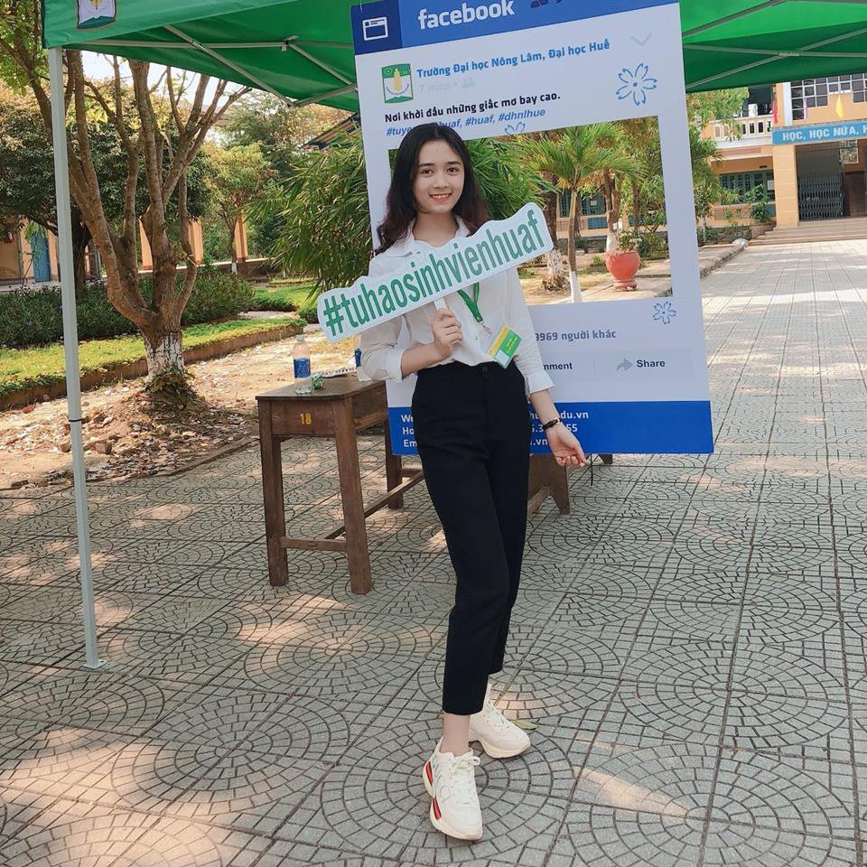 Đi tư vấn hướng nghiệp ở trường cấp 3, nữ sinh Nông Lâm được xin info ầm ầm-3