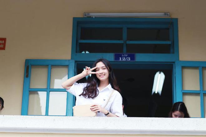 Đi tư vấn hướng nghiệp ở trường cấp 3, nữ sinh Nông Lâm được xin info ầm ầm-4