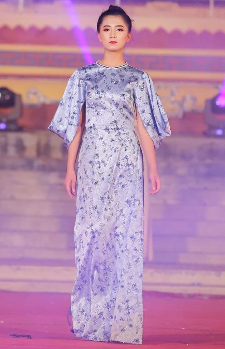 Đi tư vấn hướng nghiệp ở trường cấp 3, nữ sinh Nông Lâm được xin info ầm ầm-9