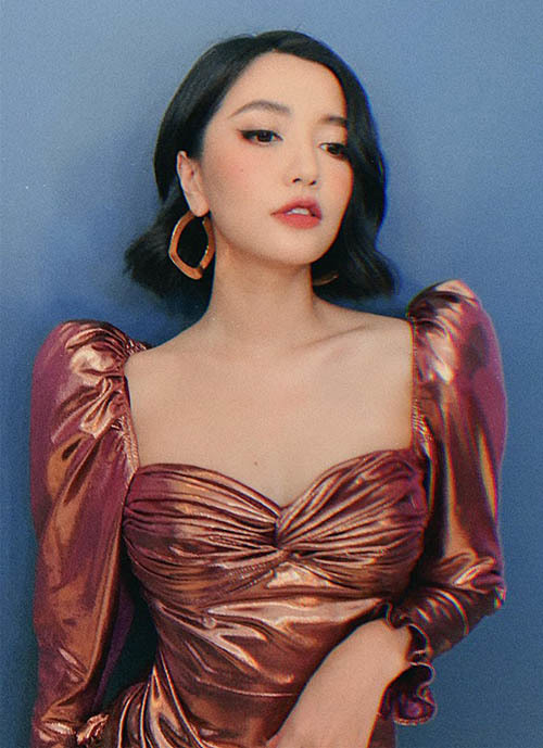 Bích Phương cố tình mặc áo cổ rộng lộ nội y: Áo ngực cũng chỉ là áo thôi mà!-3