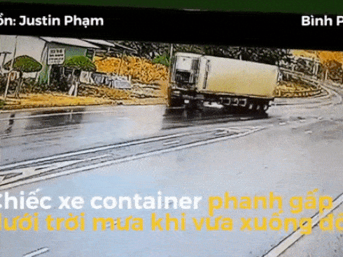 Phanh gấp dưới trời mưa, container trượt dài xoay ngang giữa đường