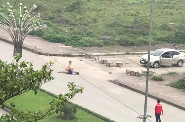 Vụ cô gái bị đâm nhiều nhát tử vong ở Ninh Bình: Con gọi về cầu cứu tôi khi bạn trai cũ chốt cửa xe, không cho nó xuống-1