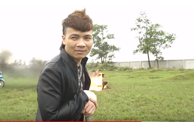 Thông tin bất ngờ: 2 cô gái nhận là vợ Khá Bảnh thời điểm công an khám nhà-3