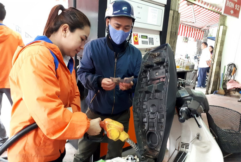 Giá xăng tăng mạnh từ 17h chiều nay-1