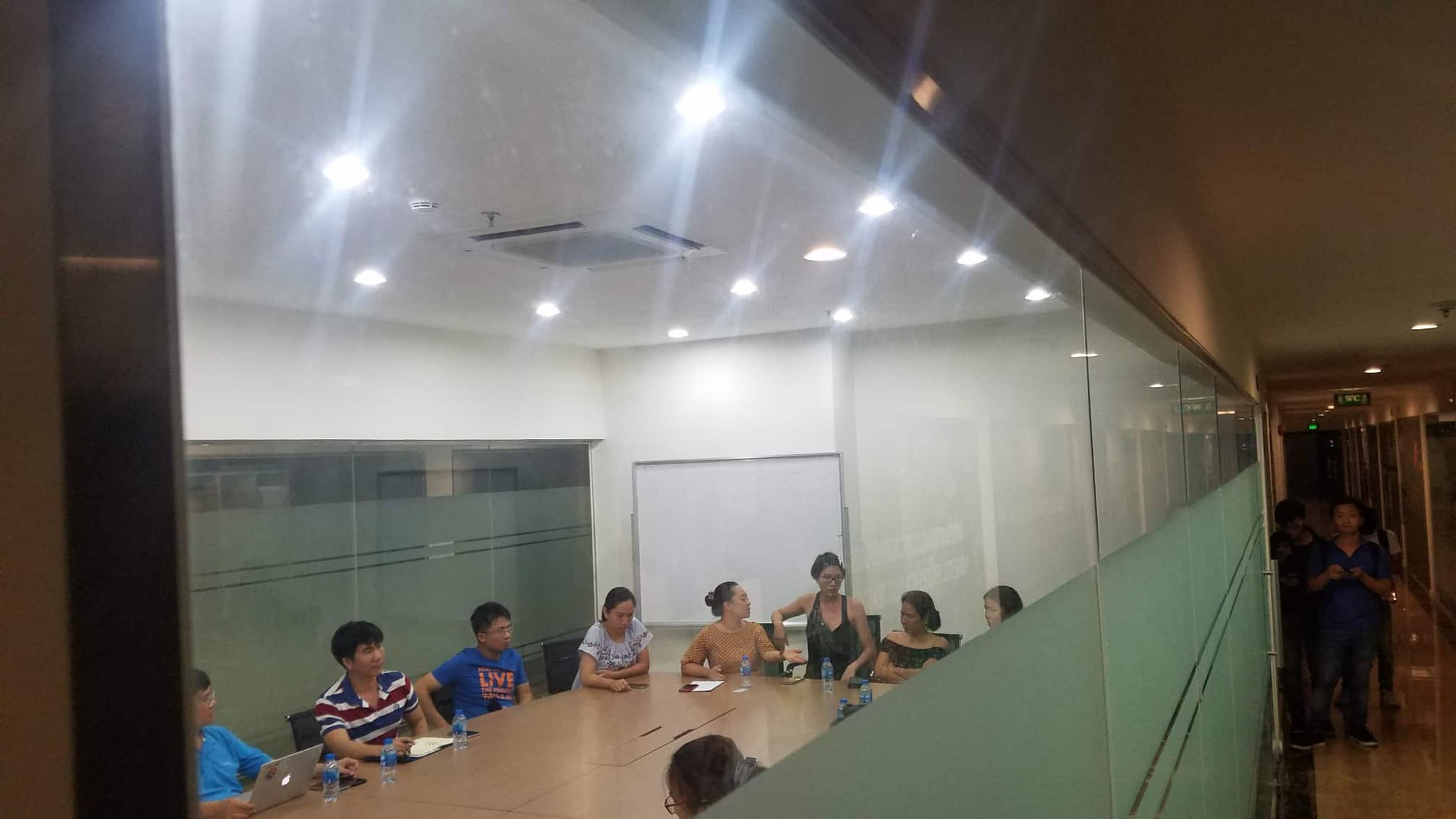 Nóng: Công an triệu tập người đàn ông lao vào ôm hôn bé gái lớp 2 trong thang máy ở Sài Gòn-3