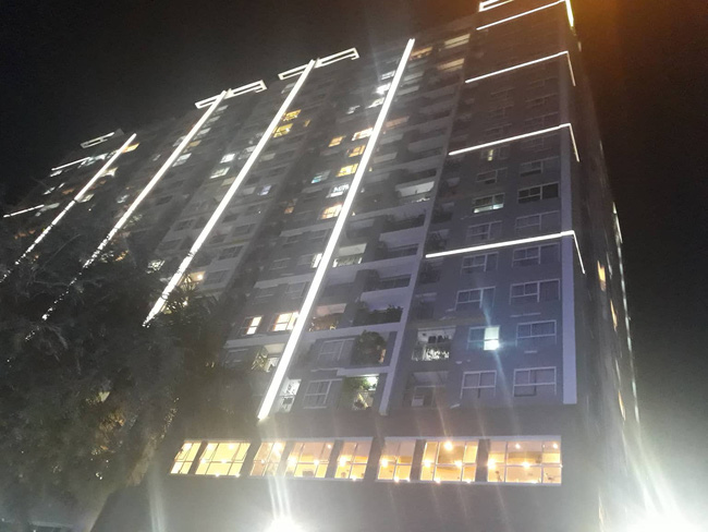 Gã biến thái sàm sỡ, cưỡng hôn bé gái trong thang máy không phải là cư dân chung cư-1