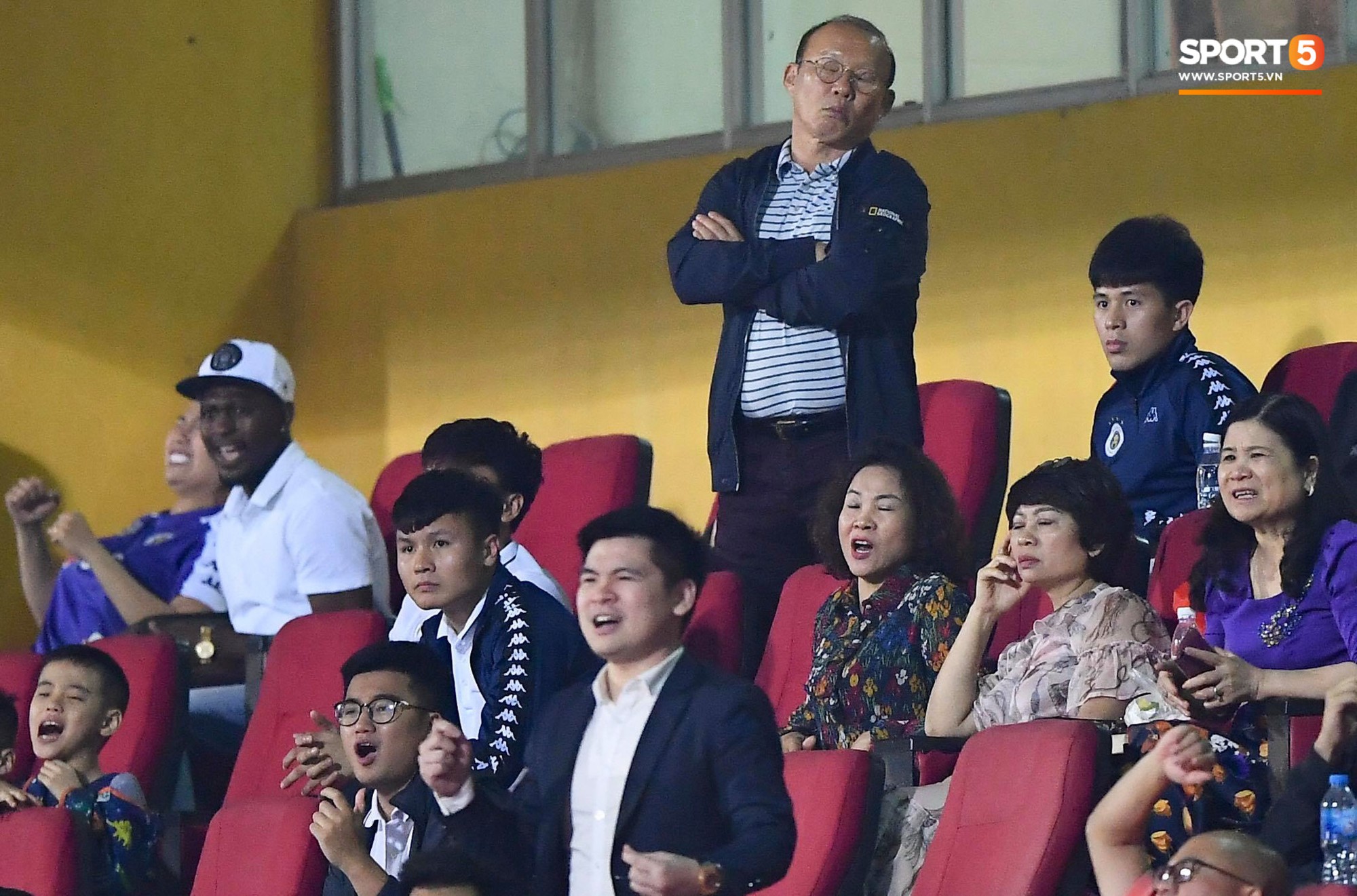 HLV Park Hang Seo, thủ môn Tiến Dũng phản ứng đầy cảm xúc khi Hà Nội FC thua ở AFC Cup 2019-2