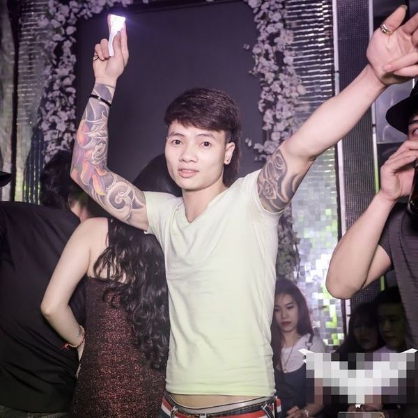 Không thể hiểu nổi vì sao kiểu thời trang, mái tóc kỳ dị của Khá Bảnh lại trở thành trend giới trẻ-1