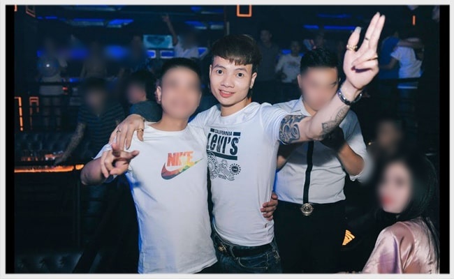 Không thể hiểu nổi vì sao kiểu thời trang, mái tóc kỳ dị của Khá Bảnh lại trở thành trend giới trẻ-3