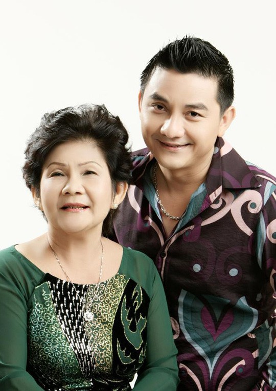 Mẹ của nghệ sĩ Anh Vũ: Thương con cả đời hiếu thảo với mẹ, với gia đình!-1