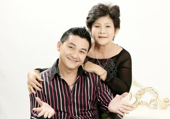 Mẹ của nghệ sĩ Anh Vũ: Thương con cả đời hiếu thảo với mẹ, với gia đình!-2