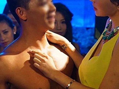 Trai bao khá bảnh bán dâm hơn 100 triệu/đêm vén màn bí mật
