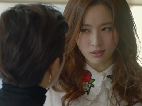 Dẫn bạn trai về ra mắt, không ngờ vừa thấy em gái tôi, anh đã ôm chầm lấy rồi rối rít xin được chịu trách nhiệm-3