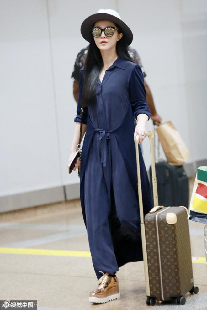 Phạm Băng Băng xuống sắc, diện lại đồ cũ, đi xe rẻ tiền sau bê bối trốn thuế-7