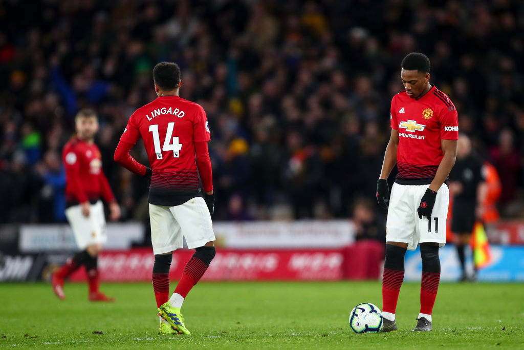 MU thêm một lần ôm hận trước Bầy sói bởi những sai lầm cá nhân-10