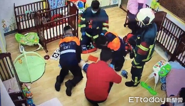 Bố nhận được điện thoại từ nhà trẻ nói rằng con trai đã qua đời vì nghẹt thở, nhưng sự thật đằng sau khiến ai cũng phẫn nộ-3