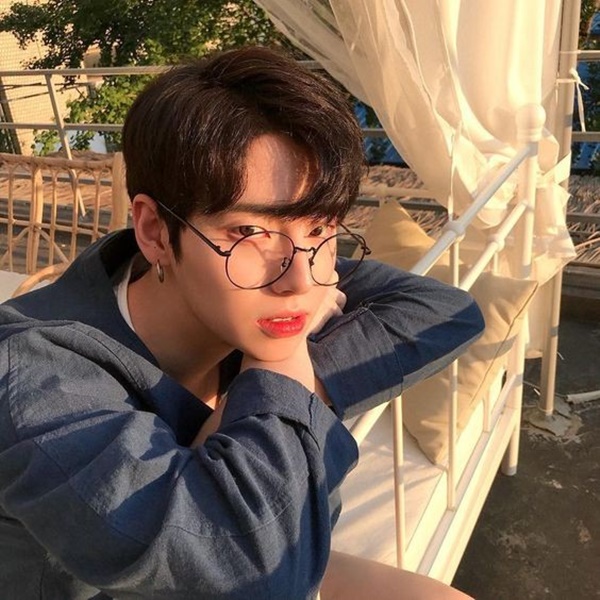 Chàng trai vàng trong làng nghiện vợ: Cưới 3 năm lúc nào cũng muốn facetime các kiểu, 5p lại mở ví ra ngắm ảnh vợ một lần-1