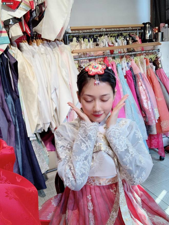 Cô gái Việt được báo Trung Quốc khen ngợi: Chỉ ngắm một giây cũng rung động-7