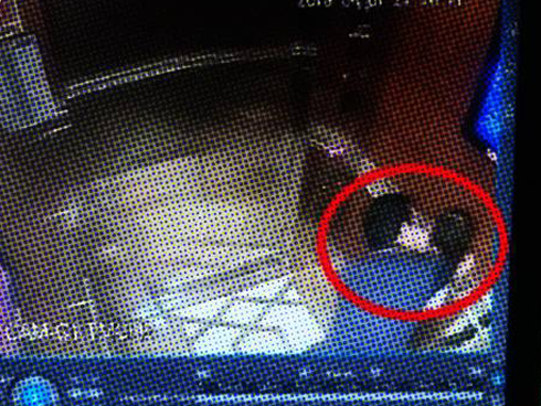 Clip 58 giây kinh hoàng trong thang máy bóp nghẹt trái tim tôi! Các mẹ ơi, đừng nghĩ quỷ dữ chừa con mình ra!