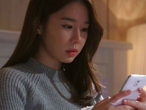 Chưa kịp hả hê thì một tin nhắn gửi đến khiến kẻ cướp được chồng người tức nổ phổi song vẫn phải câm nín