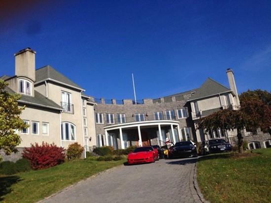 Nữ ca sĩ tài trợ 100% chi phí đưa nghệ sĩ Anh Vũ về nước giàu có cỡ nào?-2