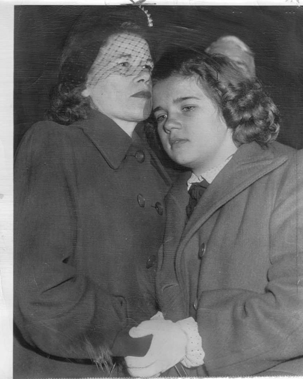 Chuyện buồn giữa đời thực: Bé gái bị yêu râu xanh lạm dụng tình dục suốt 2 năm, khi được tự do thì bị truyền thông tấn công và qua đời ở tuổi 15-4