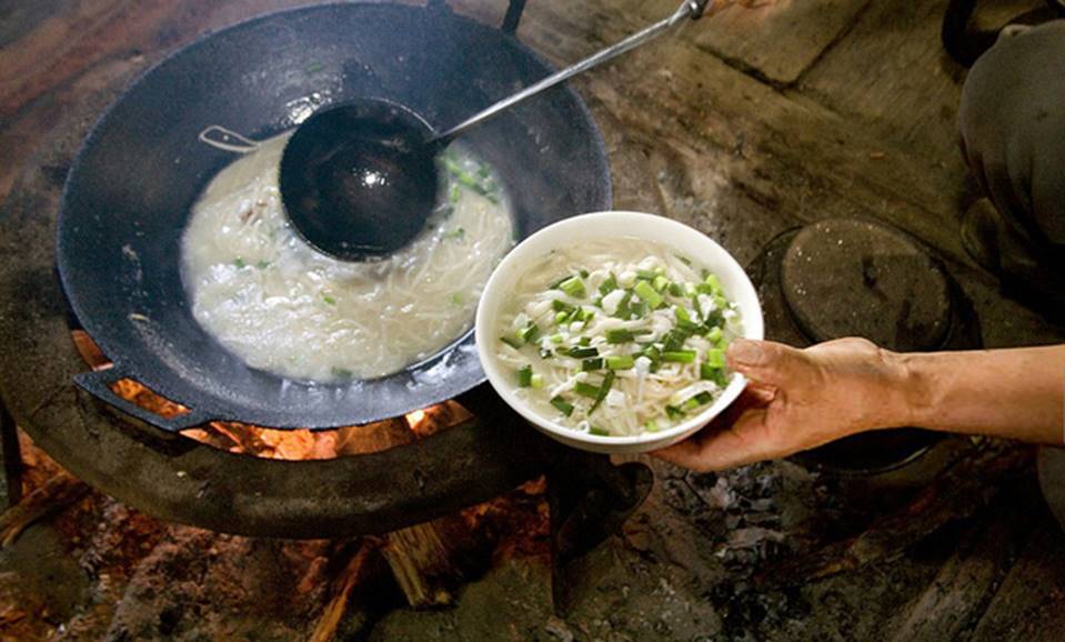 Câu chuyện xúc động của Tiến sĩ trẻ: Nếu nghèo đói là trường đại học tốt nhất, thì người mẹ nông dân của tôi chính là người thầy giáo giỏi nhất của đời tôi-1