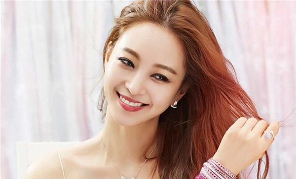 Con giáp nữ sinh vào ngày này tài lộc nở rộ, sự nghiệp SÁNG CHÓI NHƯ TRĂNG RẰM, cả đời giàu sang phú quý-4